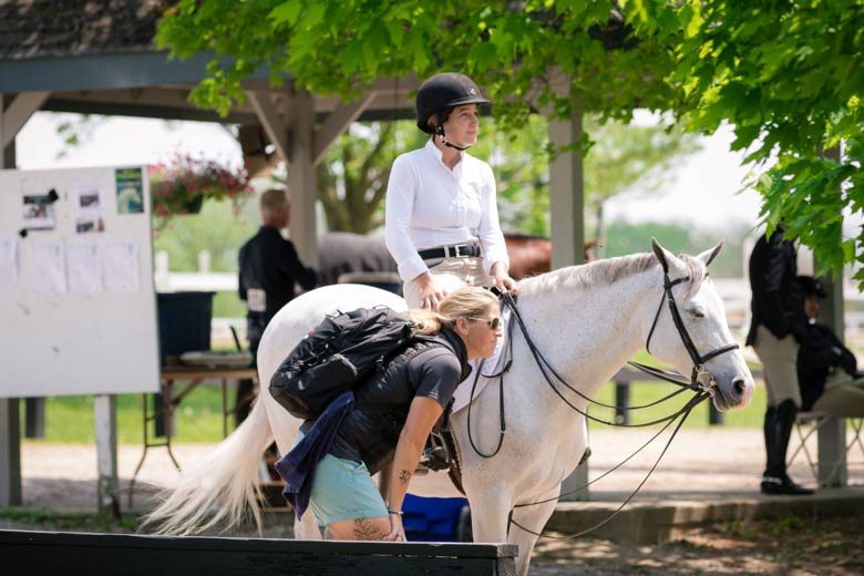 10 Tips and Tricks for Being the Best Horse Show Groom You Can Be The Plaid Horse Magazine