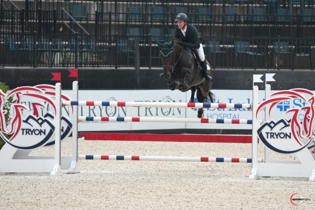Richie Moloney and Rocksy Music Impress in 137,000 Horseware Ireland
