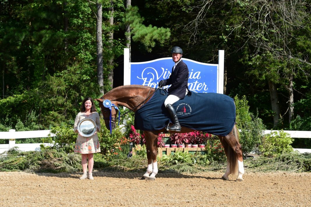 Ayers and Cartel Win the 5,000 USHJA National Hunter Derby at the