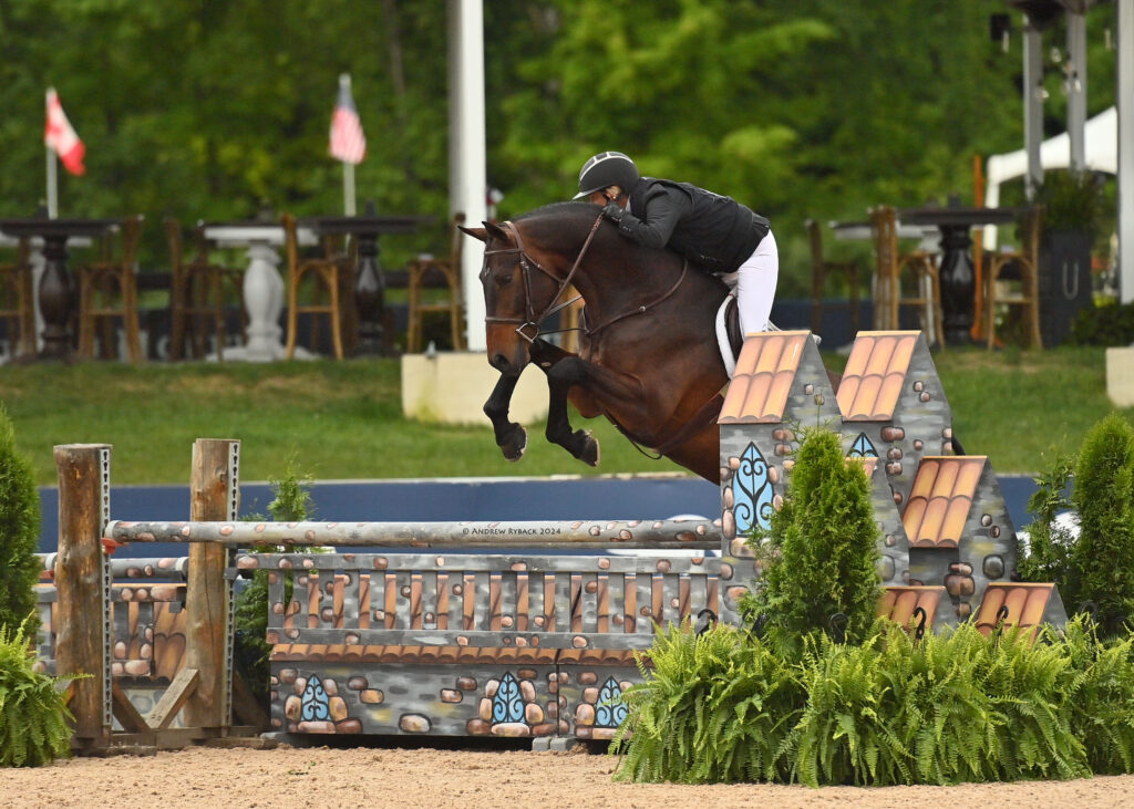 A Rising Hunter Star Carlson Returns to Winner’s Circle in USHJA National Hunter Derby The
