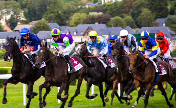 How betting platforms can win over the horse racing crowd